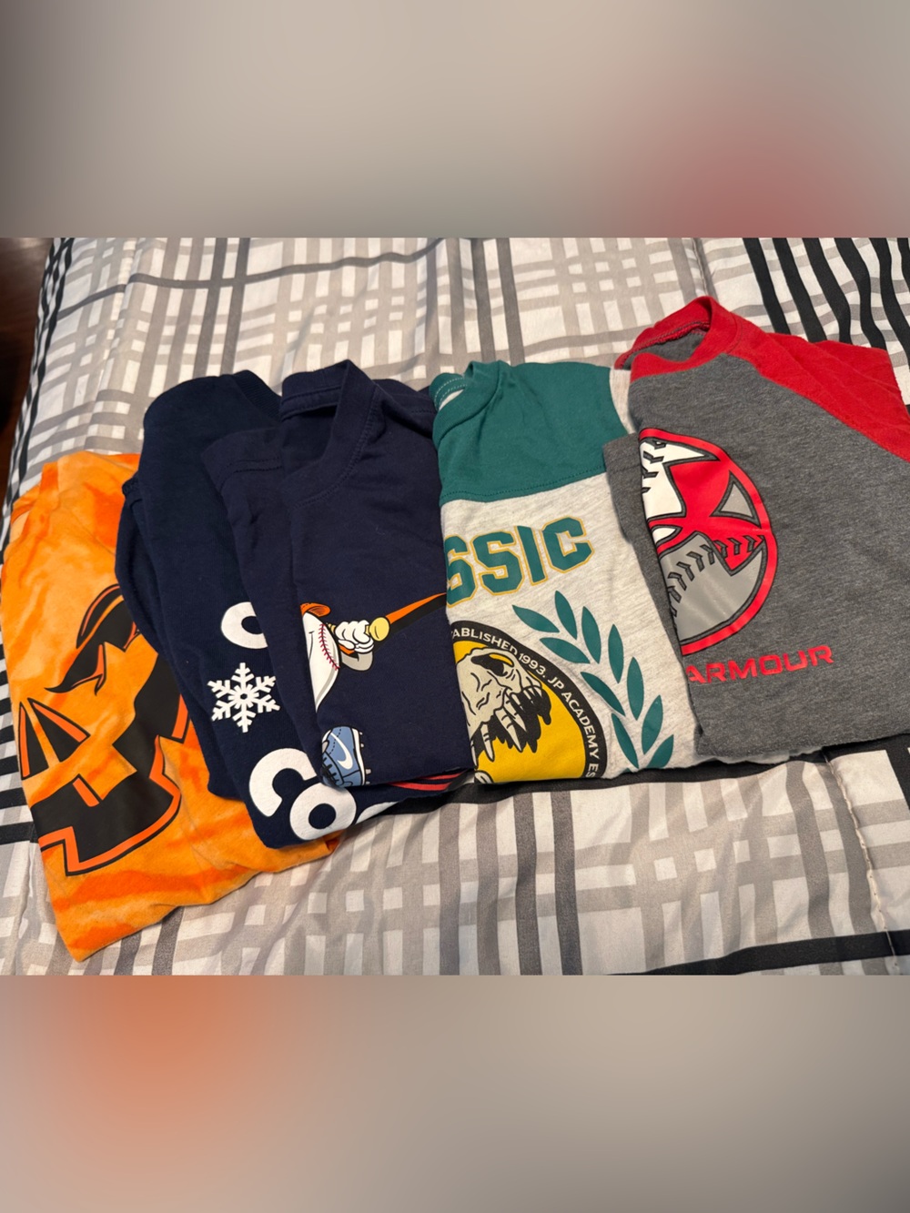 Boys Size 6 Graphic Tee Bundle!!  Nike Under Armour Jurassic Park Halloween Xmas
